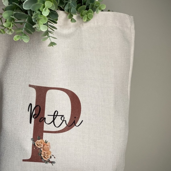 Tote Bag beige inicial con flores y nombre