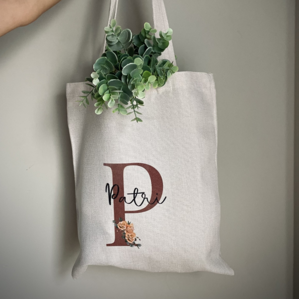 Tote Bag beige inicial con flores y nombre