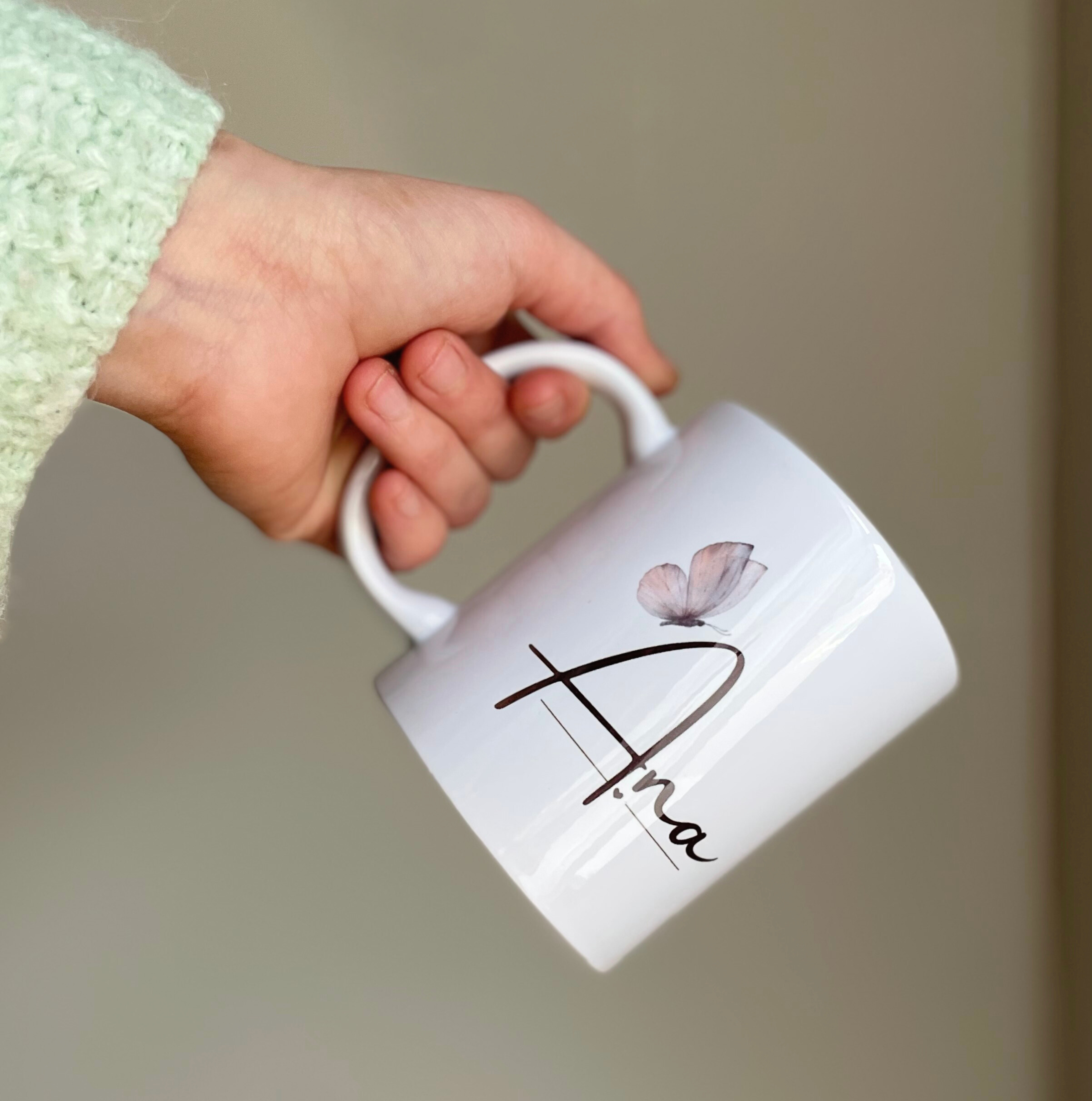 Taza personalizada con margaritas y nombre